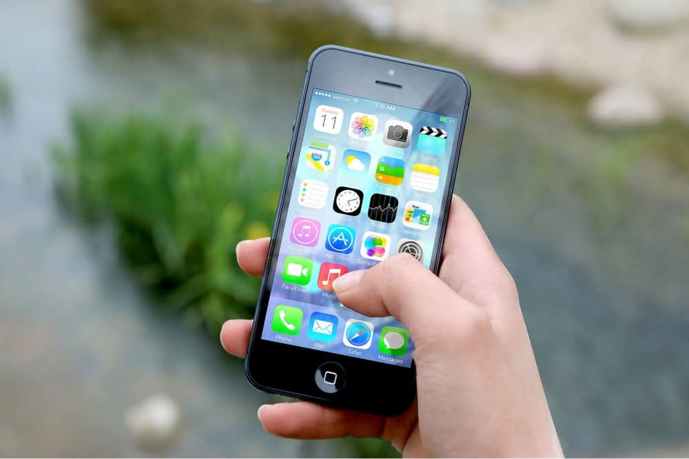 Must-Have Apps To Help You Survive Holiday Travel